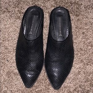 Steve Madden black slide on